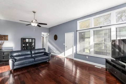 Living - 1928 Diamondback Dr, Powell, OH 43065 photo 2 of 3