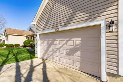 Exterior - 1928 Diamondback Dr, Powell, OH 43065 photo 6 of 11