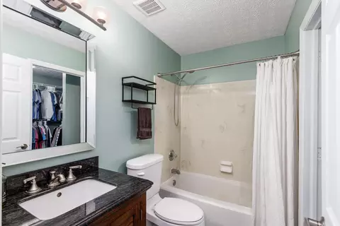 Bath - 1928 Diamondback Dr, Powell, OH 43065 photo 2 of 3