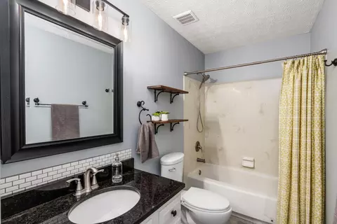 Bath - 1928 Diamondback Dr, Powell, OH 43065 photo 1 of 3
