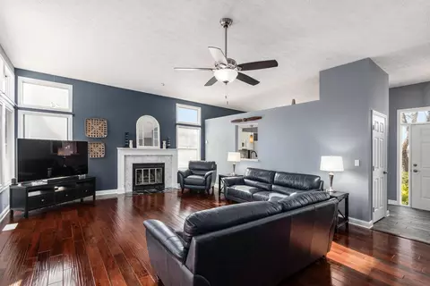 Living - 1928 Diamondback Dr, Powell, OH 43065 photo 1 of 3