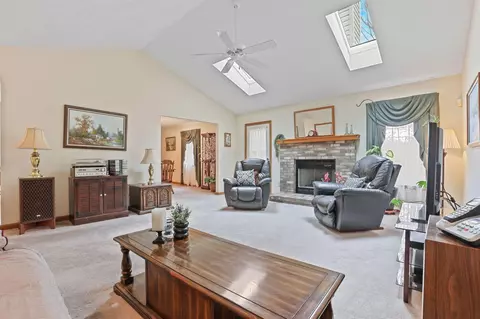 Living - 160 Shawnee Loop N, Pataskala, OH 43062 photo 3 of 6