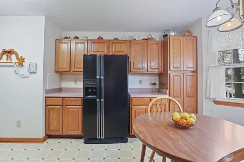 Kitchen - 160 Shawnee Loop N, Pataskala, OH 43062 photo 5 of 7