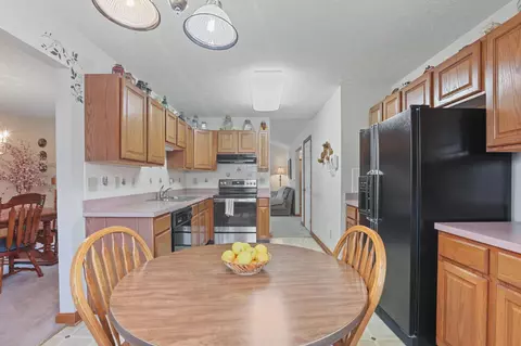Kitchen - 160 Shawnee Loop N, Pataskala, OH 43062 photo 6 of 7