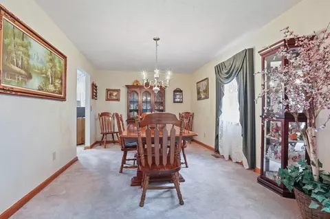 Dining - 160 Shawnee Loop N, Pataskala, OH 43062 photo 1 of 2