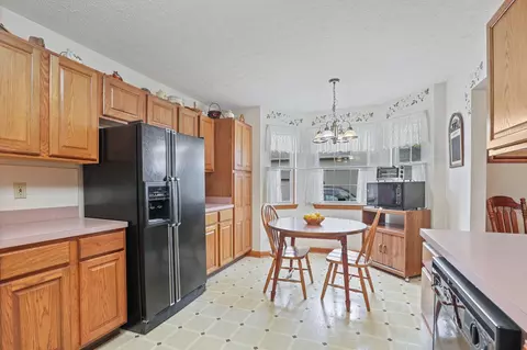 Kitchen - 160 Shawnee Loop N, Pataskala, OH 43062 photo 3 of 7
