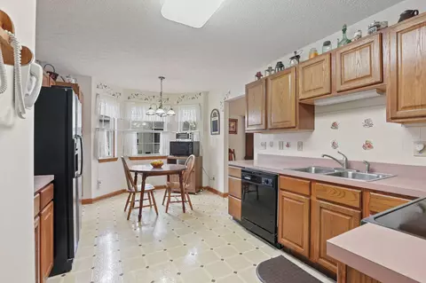 Kitchen - 160 Shawnee Loop N, Pataskala, OH 43062 photo 2 of 7