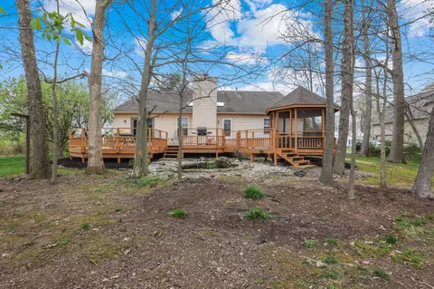 Exterior - 160 Shawnee Loop N, Pataskala, OH 43062 photo 9 of 22