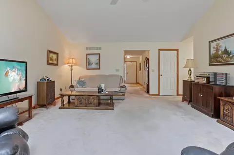 Living - 160 Shawnee Loop N, Pataskala, OH 43062 photo 1 of 6
