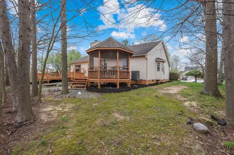 Exterior - 160 Shawnee Loop N, Pataskala, OH 43062 photo 10 of 22