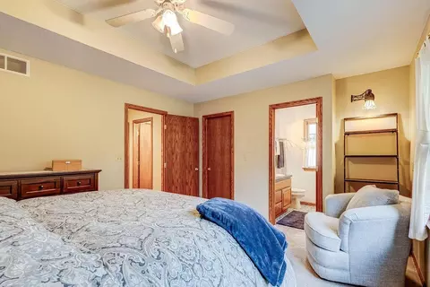 Bedroom - 14389 Eldon Dr, Mount Vernon, OH 43050 photo 2 of 4