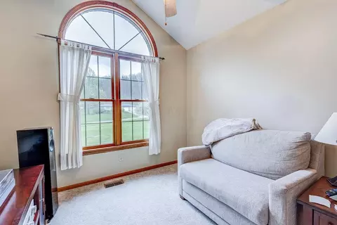 Bedroom - 14389 Eldon Dr, Mount Vernon, OH 43050 photo 3 of 4