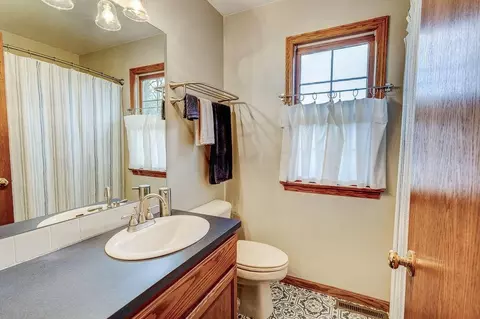 Bath - 14389 Eldon Dr, Mount Vernon, OH 43050 photo 1 of 2