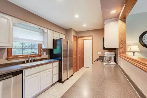 Kitchen - 14389 Eldon Dr, Mount Vernon, OH 43050 photo 1 of 2