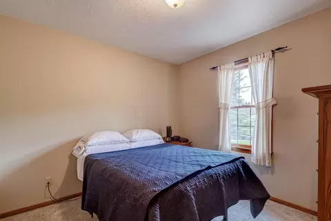 Bedroom - 14389 Eldon Dr, Mount Vernon, OH 43050 photo 4 of 4