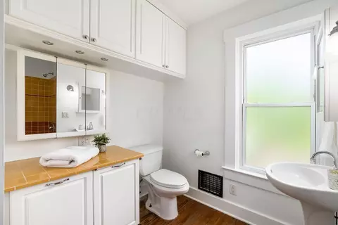 Bath - 188 E Maynard Ave, Columbus, OH 43202 photo 2 of 2