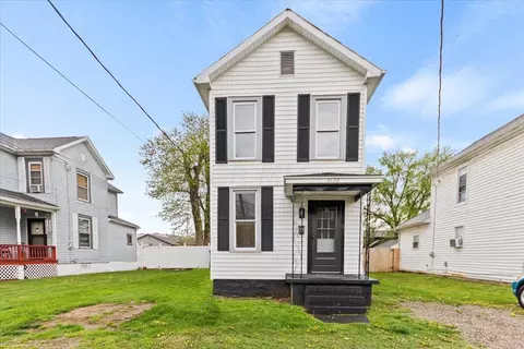 2132 Hoge Ave, Zanesville, OH 43701