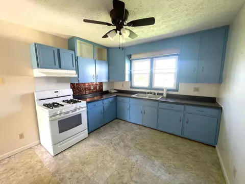 56 Taft St, Jackson, OH 45640 photo 2