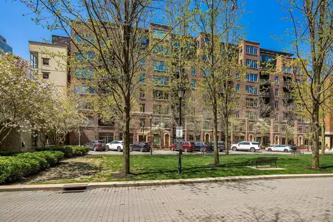 251 Daniel Burnham Sq #604, Columbus, OH 43215