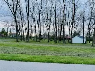 5654 Plantation Cir, New Holland, OH 43145