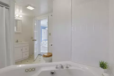 Bath - 200 E Main St, Mcarthur, OH 45651 photo 5 of 11