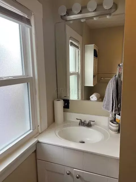 Bath - 153 E Morrill Ave, Columbus, OH 43207 photo 2 of 3