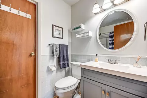 Bath - 3035 Nantucket St, Springfield, OH 45503 photo 1 of 3