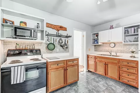 Kitchen - 3035 Nantucket St, Springfield, OH 45503 photo 4 of 6
