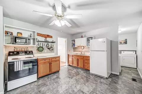 Kitchen - 3035 Nantucket St, Springfield, OH 45503 photo 1 of 6