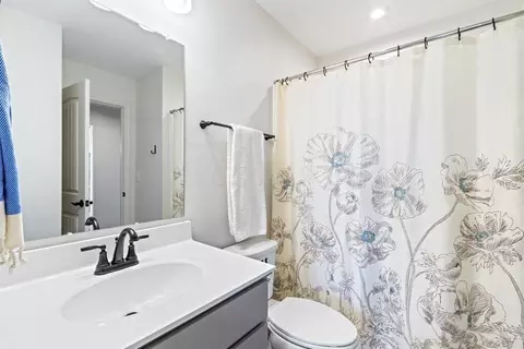 Bath - 3788 Aviary Loop, Hilliard, OH 43026 photo 1 of 6