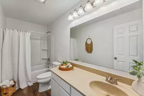 Bath - 900 Salinger Dr, Lithopolis, OH 43136 photo 6 of 7