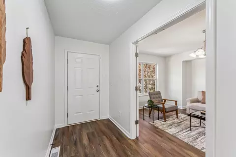 Entry Way - 900 Salinger Dr, Lithopolis, OH 43136 photo 1 of 2