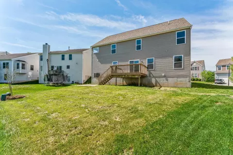 Exterior - 900 Salinger Dr, Lithopolis, OH 43136 photo 7 of 12