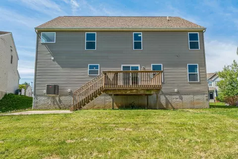 Exterior - 900 Salinger Dr, Lithopolis, OH 43136 photo 9 of 12