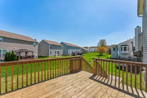 Exterior - 900 Salinger Dr, Lithopolis, OH 43136 photo 12 of 12