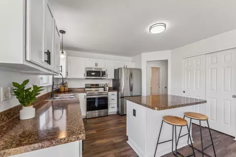 Kitchen - 900 Salinger Dr, Lithopolis, OH 43136 photo 2 of 5
