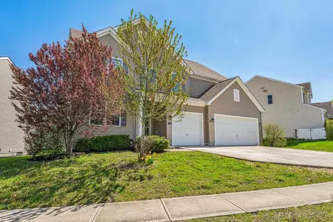 Exterior - 900 Salinger Dr, Lithopolis, OH 43136 photo 2 of 12