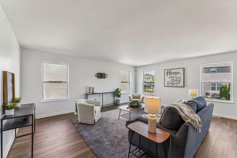 Living - 900 Salinger Dr, Lithopolis, OH 43136 photo 2 of 5