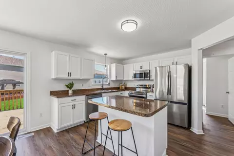 Kitchen - 900 Salinger Dr, Lithopolis, OH 43136 photo 1 of 5