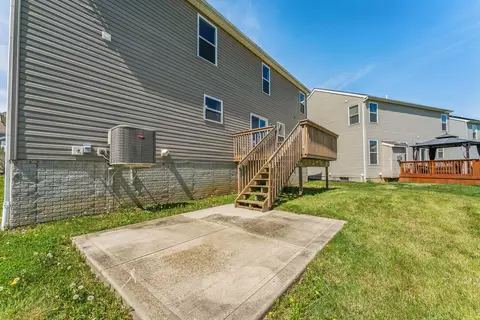 Exterior - 900 Salinger Dr, Lithopolis, OH 43136 photo 10 of 12