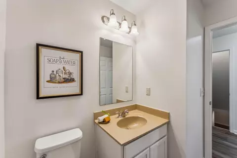 Bath - 900 Salinger Dr, Lithopolis, OH 43136 photo 2 of 7