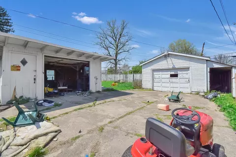 Exterior - 901 Pine St, Springfield, OH 45505 photo 9 of 11