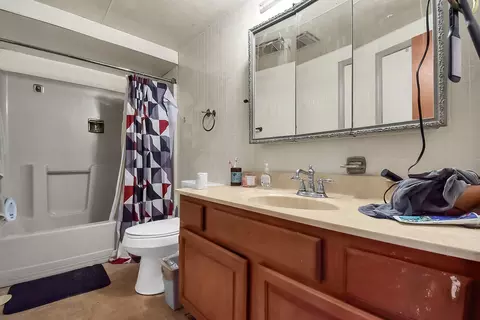 Bath - 901 Pine St, Springfield, OH 45505 photo 1 of 2