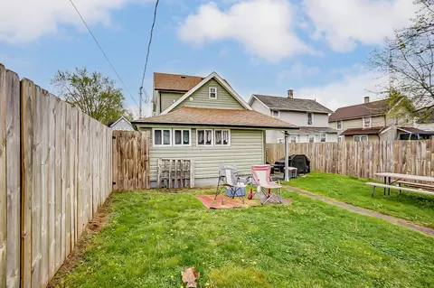 Exterior - 1655 Morgan St, Springfield, OH 45503 photo 7 of 9