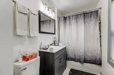 Bath - 1655 Morgan St, Springfield, OH 45503 photo 1 of 1