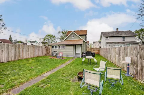 Exterior - 1655 Morgan St, Springfield, OH 45503 photo 5 of 9