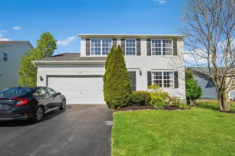 1568 Roscommon Dr, Pataskala, OH 43062