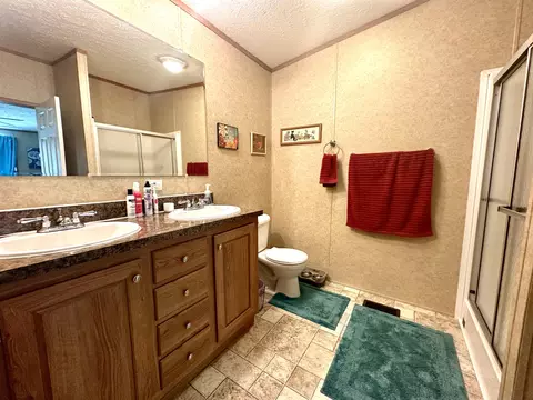 Bath - 4011 Walnut Rd, Hebron, OH 43025 photo 3 of 4