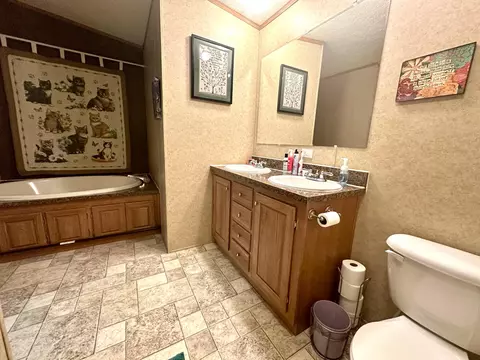 Bath - 4011 Walnut Rd, Hebron, OH 43025 photo 4 of 4