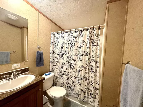 Bath - 4011 Walnut Rd, Hebron, OH 43025 photo 1 of 4